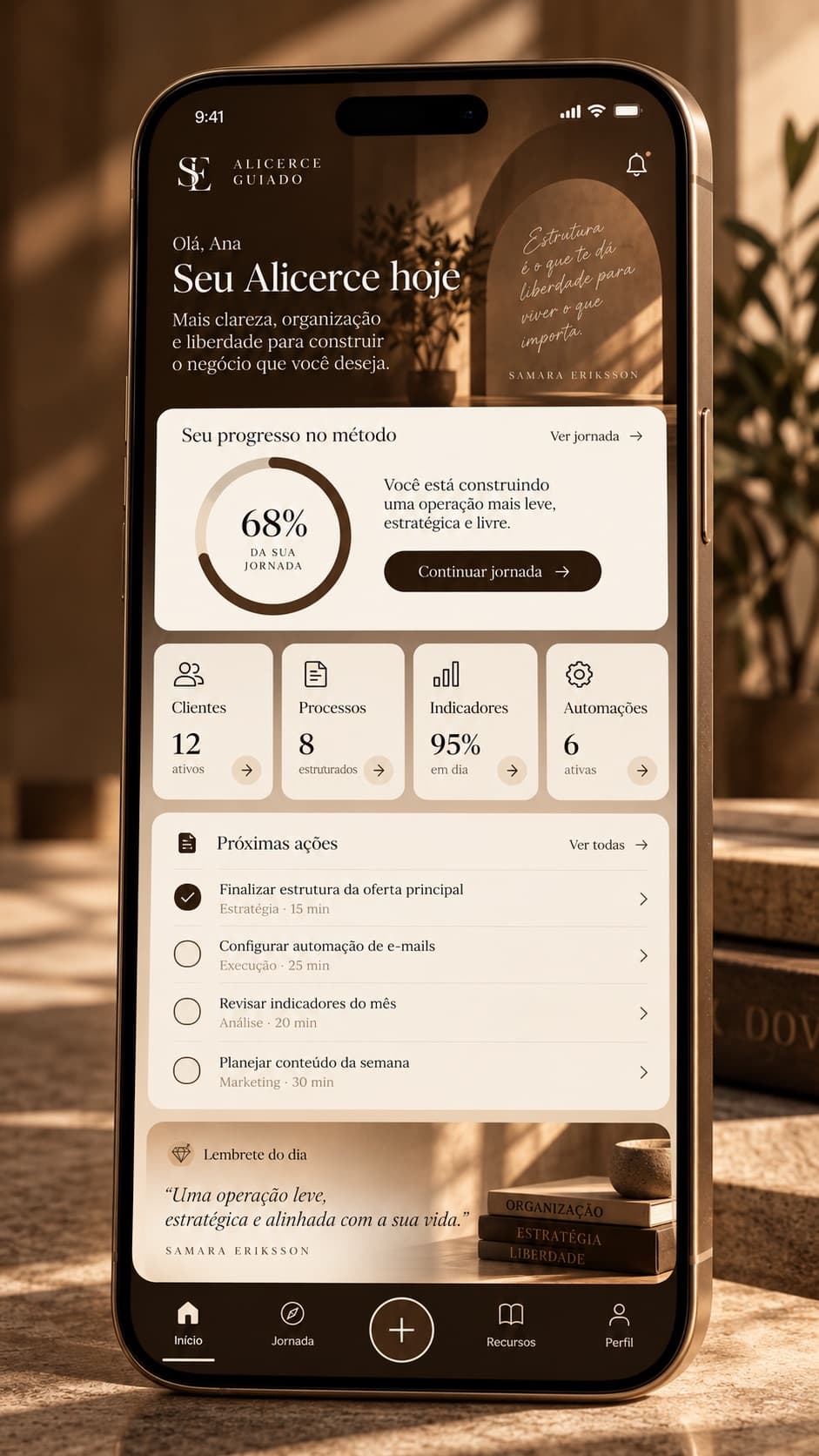 Um sistema de gestão aberto no celular, com o progresso da jornada e as próximas ações